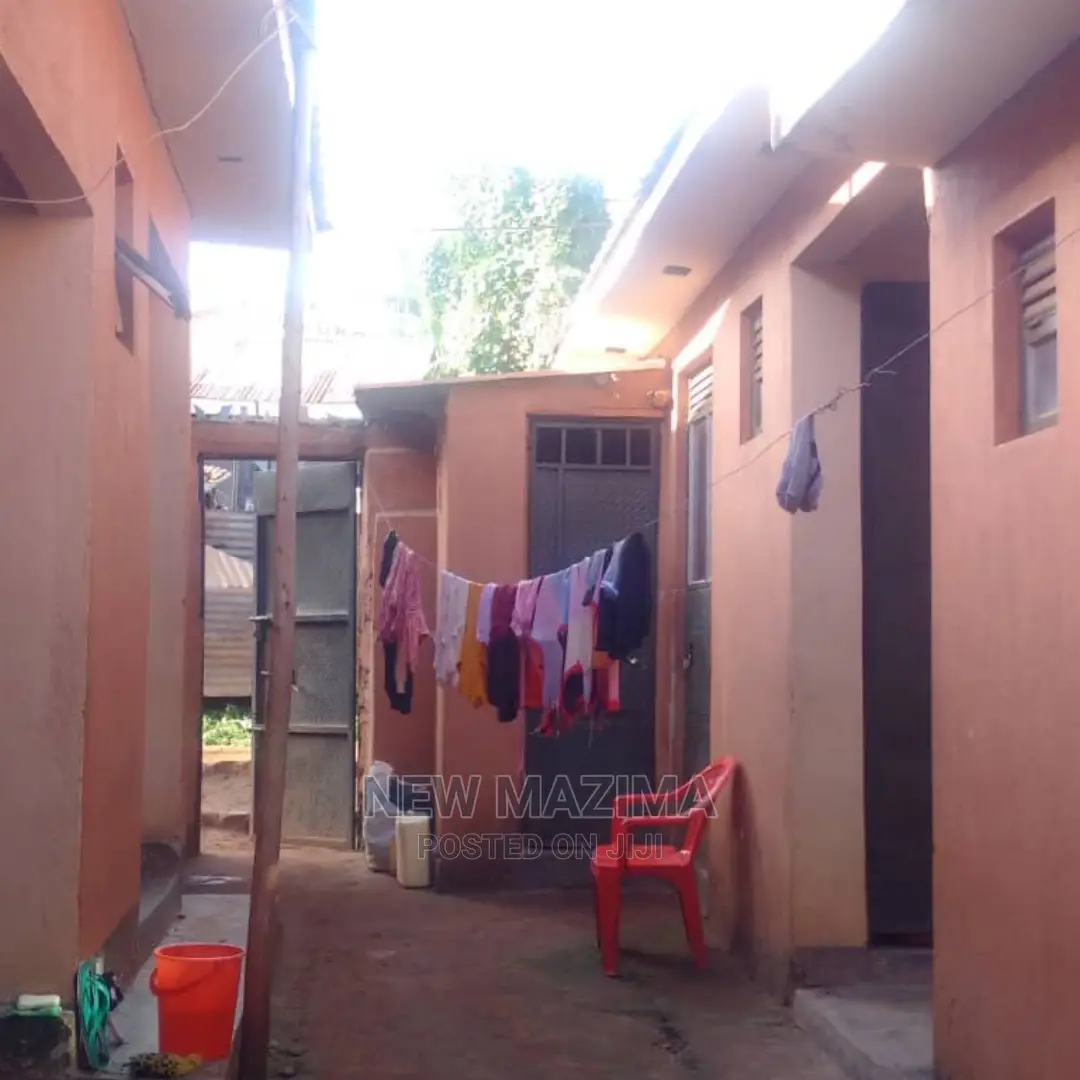 8bdrm House in Kawanda Kirinyabigo, Division B for Sale
