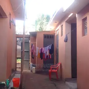 8bdrm House in Kawanda Kirinyabigo, Division B for Sale