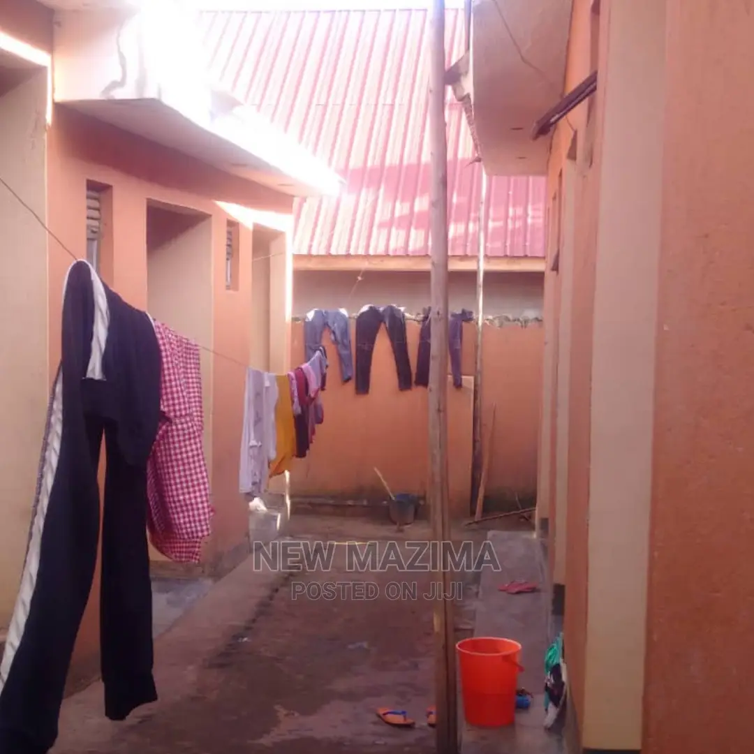 8bdrm House in Kawanda Kirinyabigo, Division B for Sale