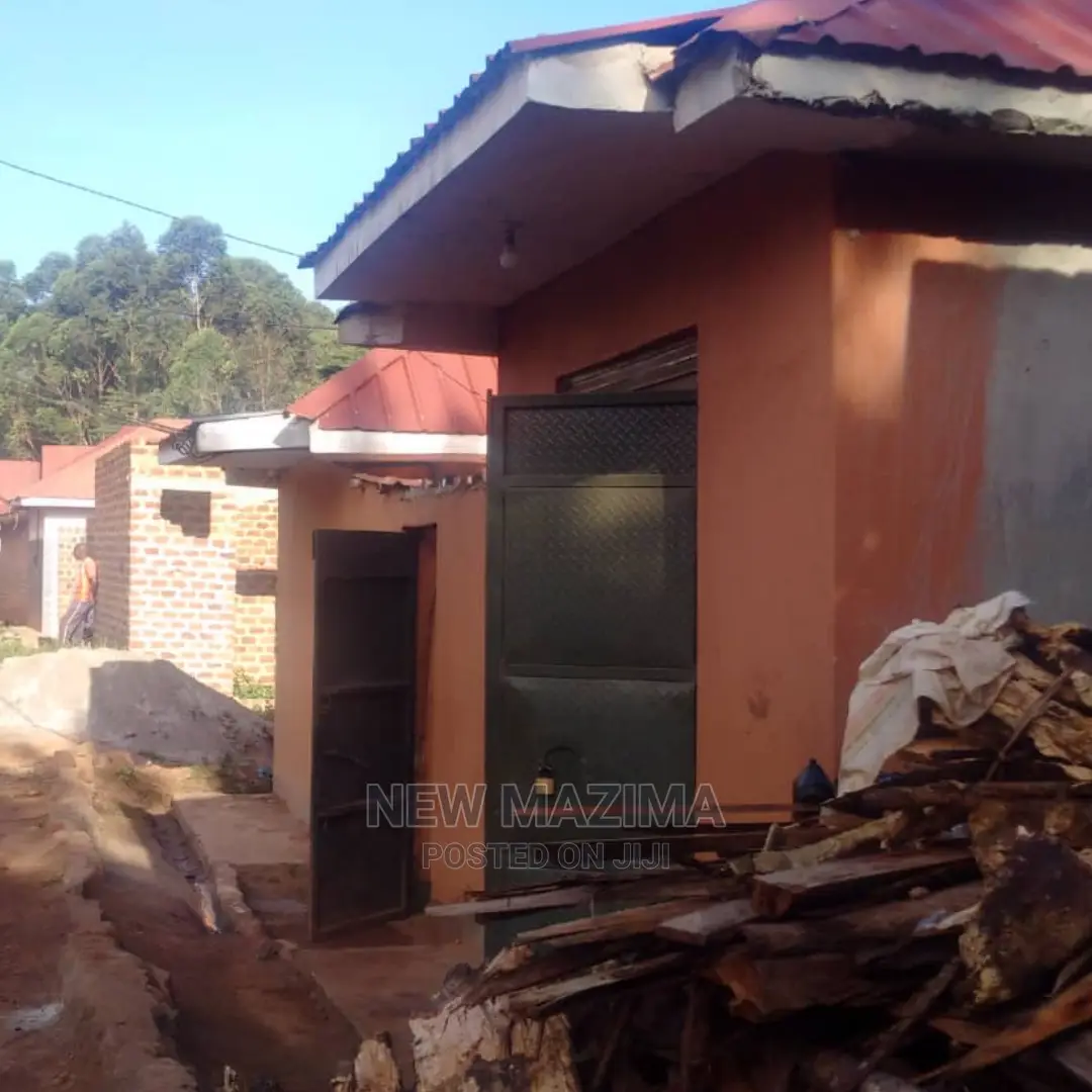 8bdrm House in Kawanda Kirinyabigo, Division B for Sale