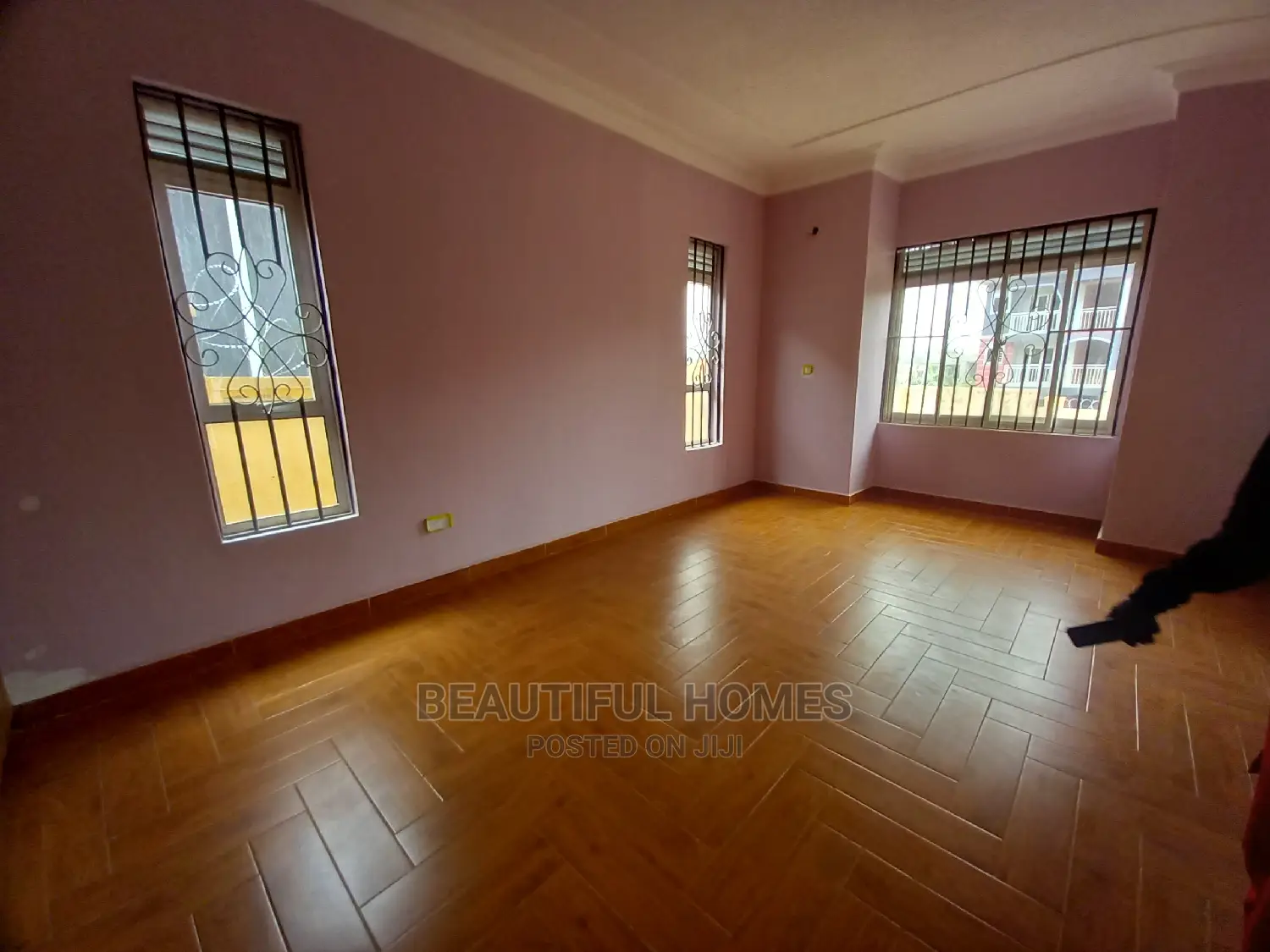 Furnished 4bdrm Bungalow in Kira Corporate for Sale
