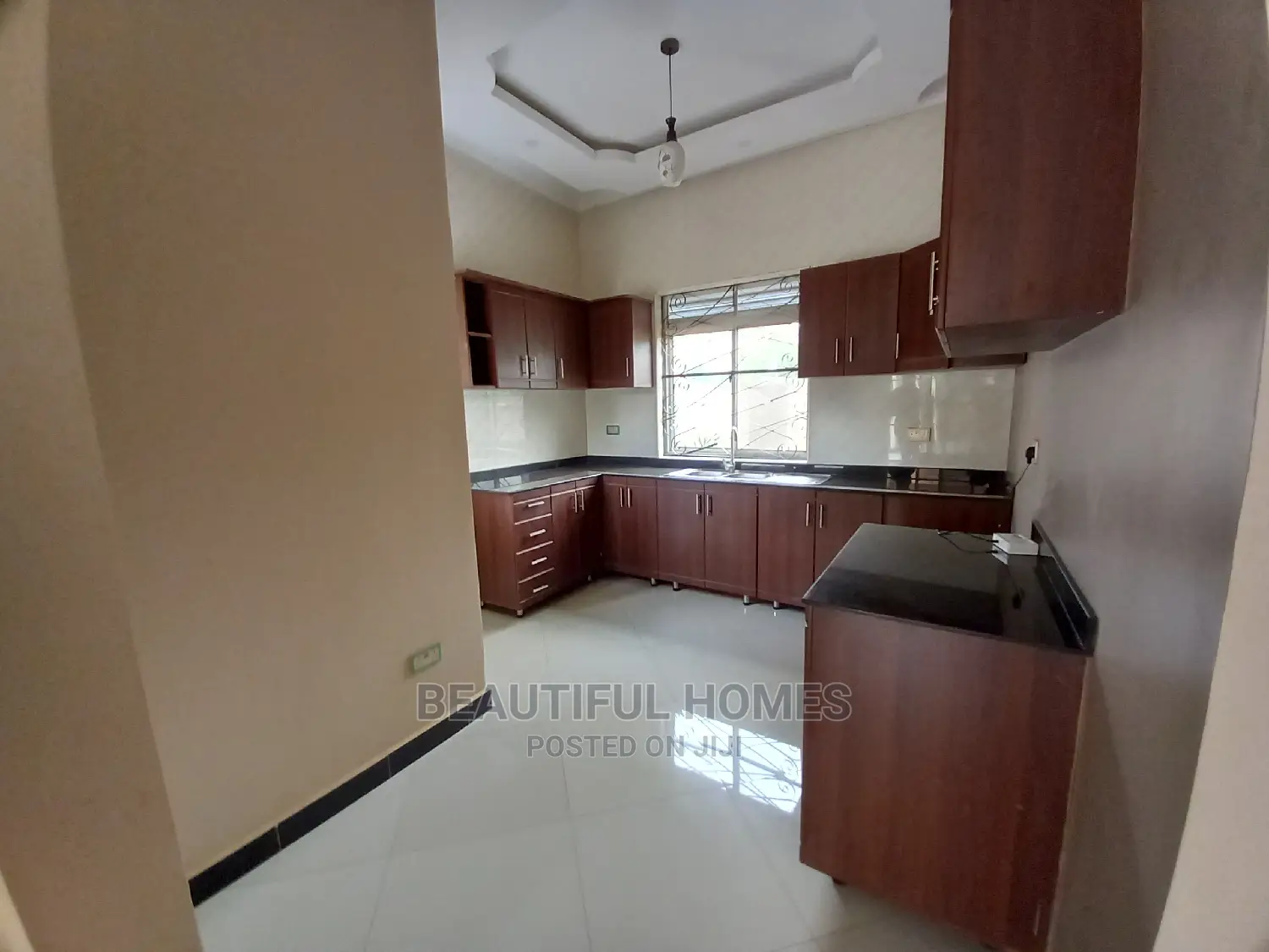 Furnished 4bdrm House in Kira Tarmacked for Sale