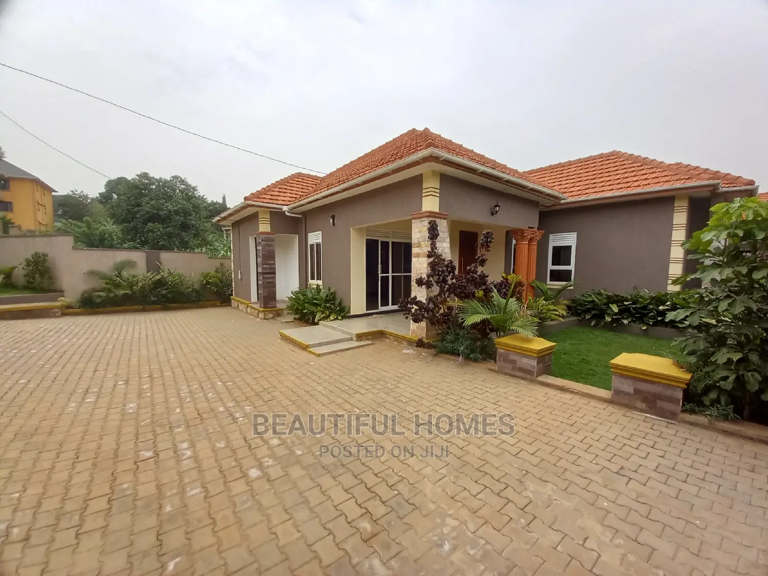 Furnished 4bdrm Bungalow in Kira Corporate for Sale