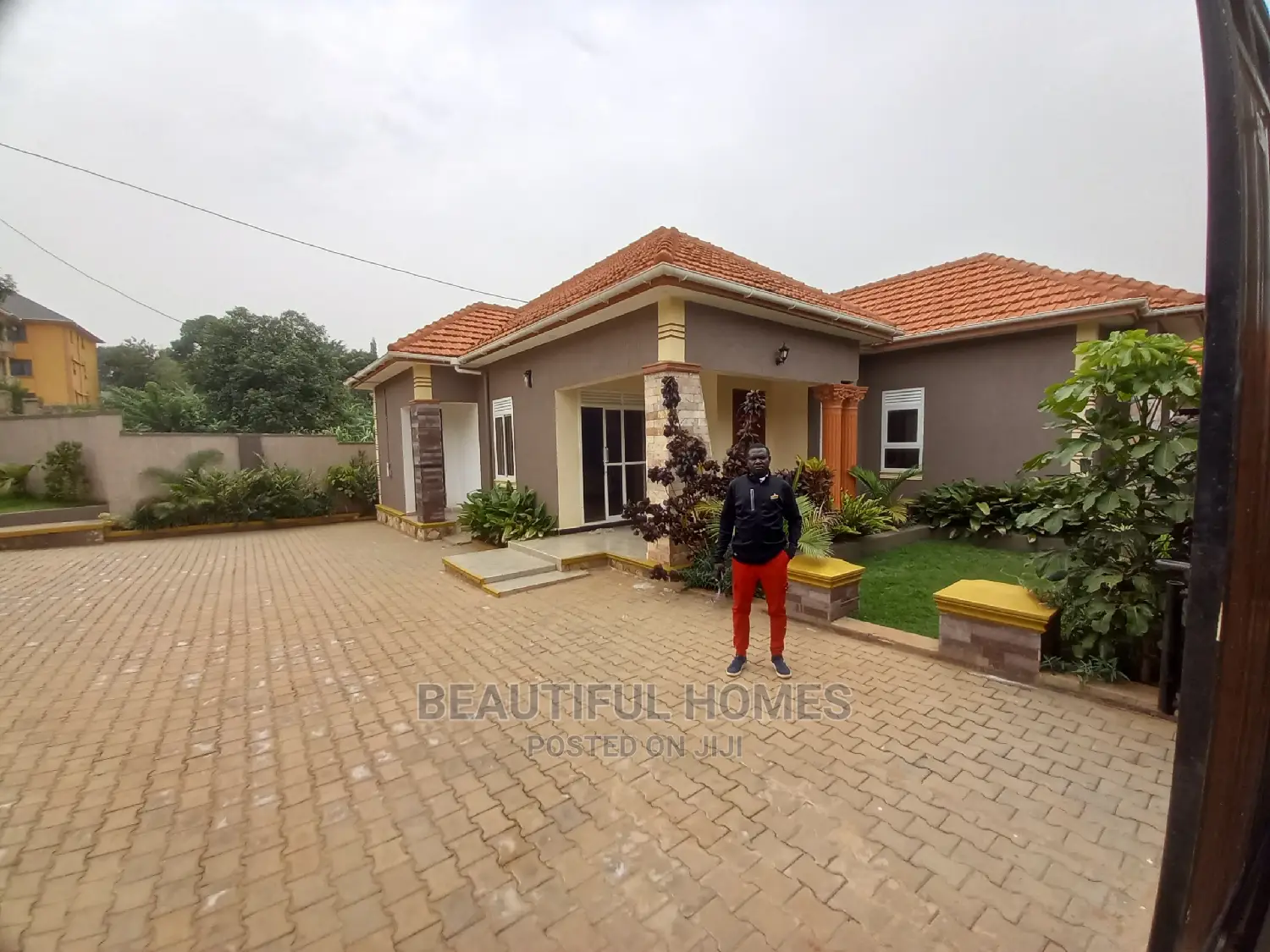 Furnished 4bdrm Bungalow in Kira Corporate for Sale