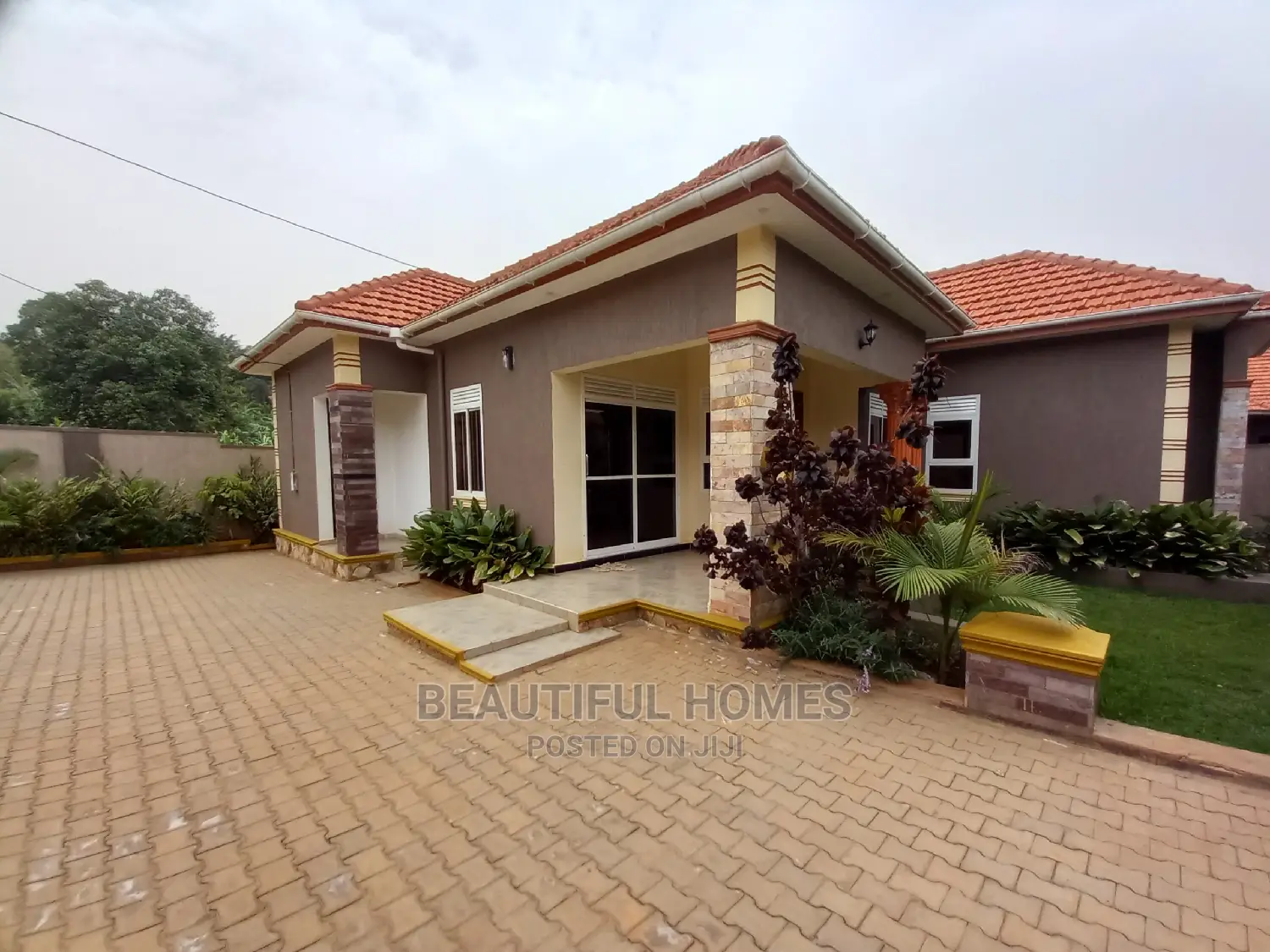 Furnished 4bdrm Bungalow in Kira Gated Tarmack for Sale