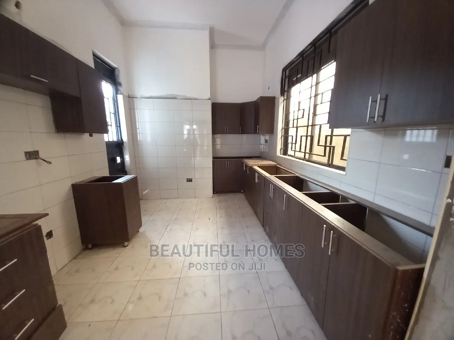 Furnished 4bdrm House in Kira Corporate for Sale