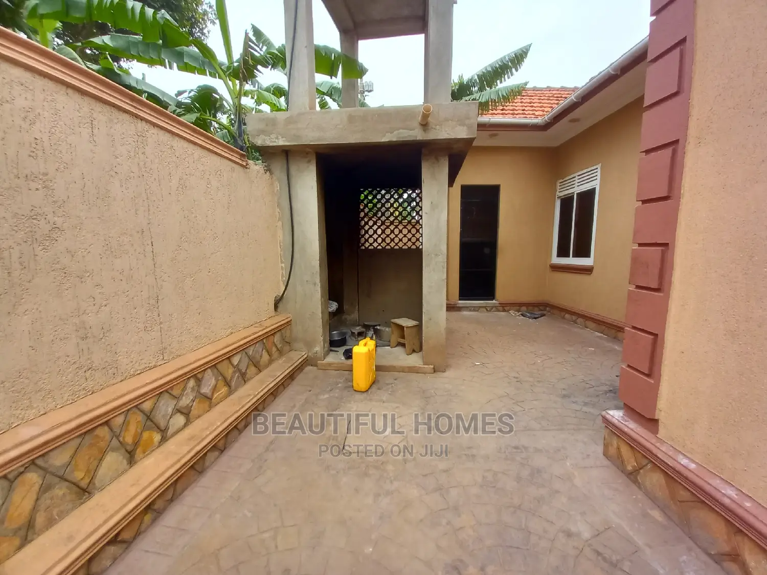 Furnished 5bdrm Bungalow in Kira Near Tarmack for sale