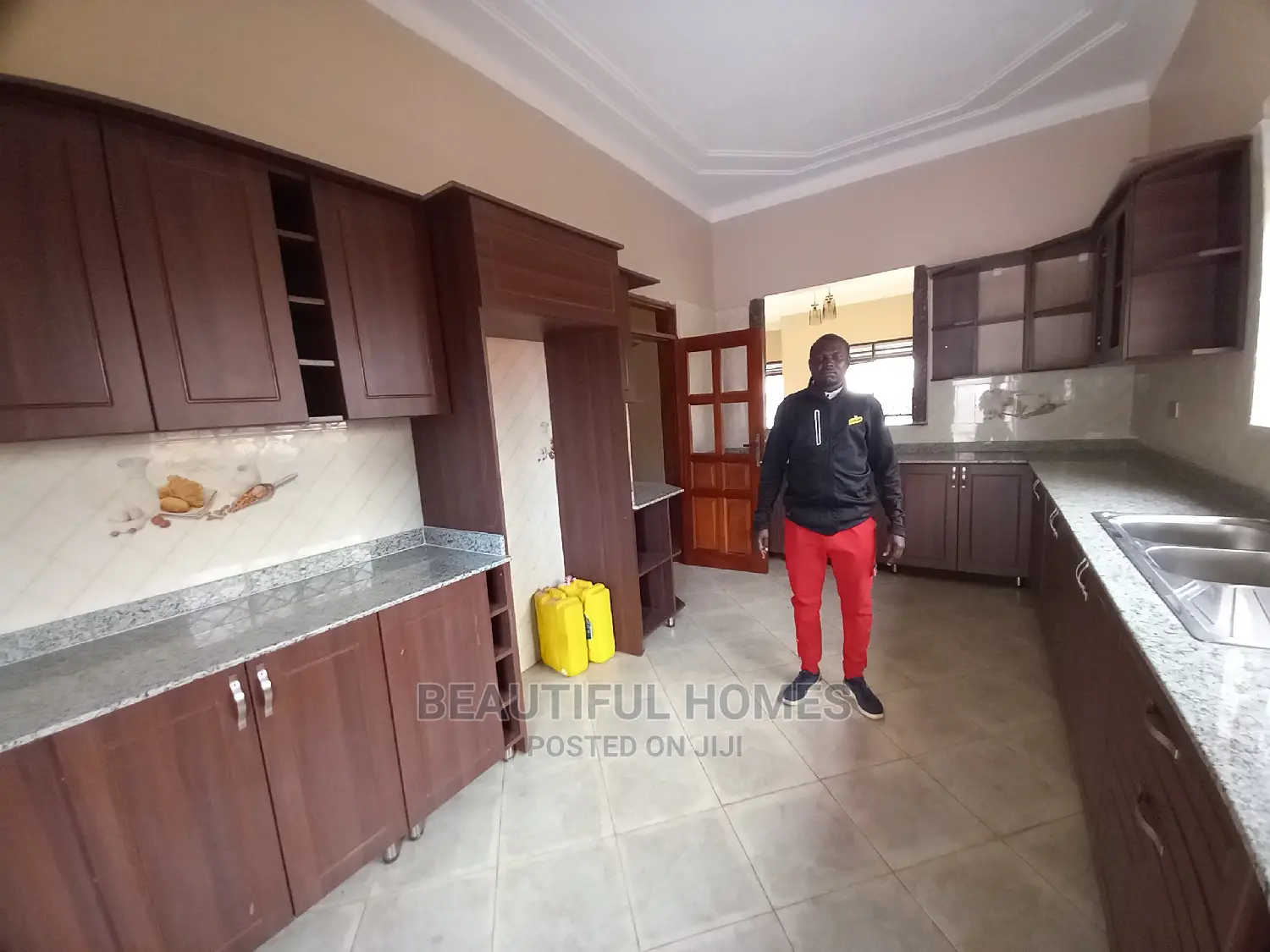 Furnished 5bdrm Bungalow in Kira Near Tarmack for sale