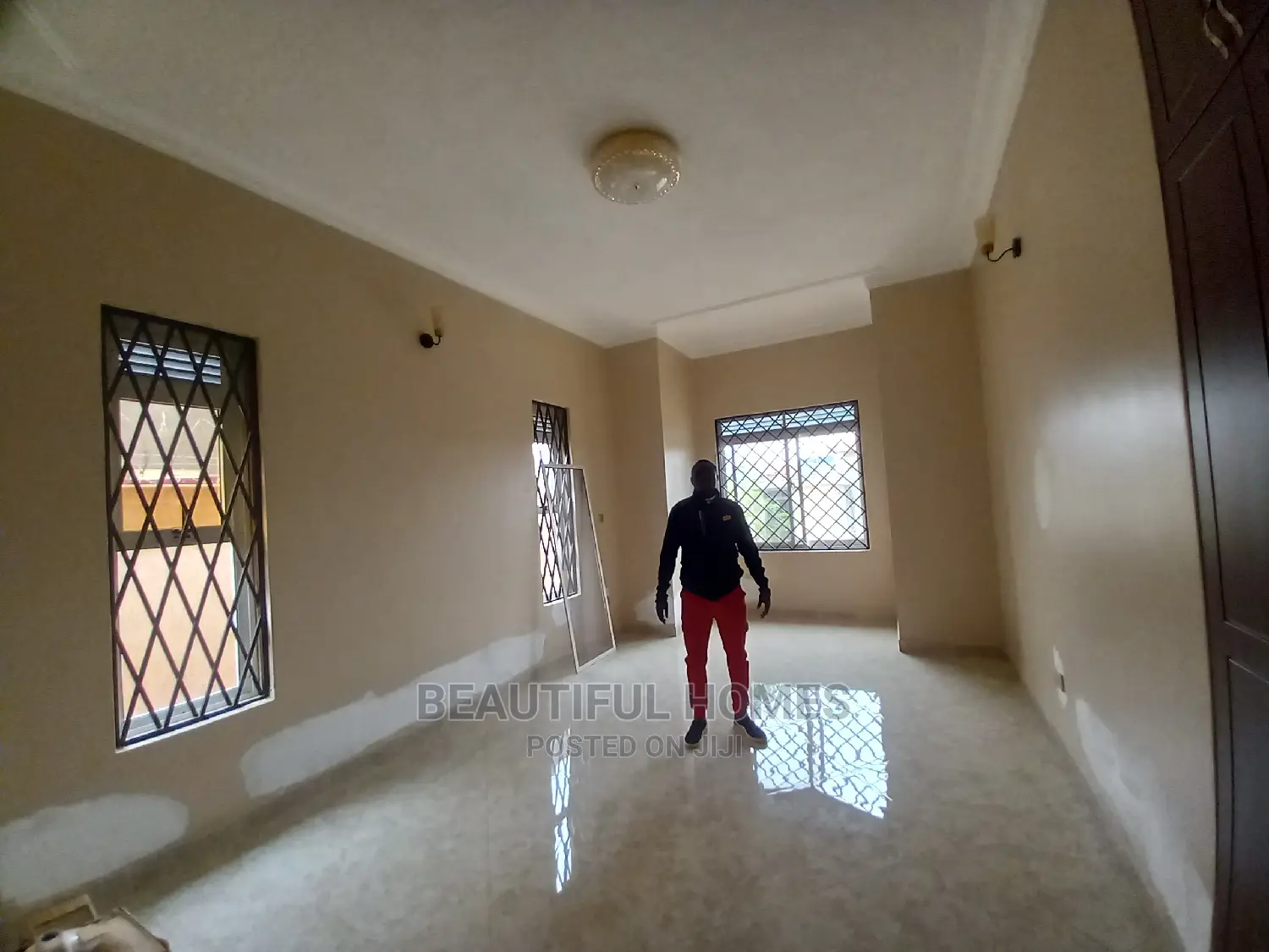Furnished 5bdrm Bungalow in Kira Organised Rich for sale