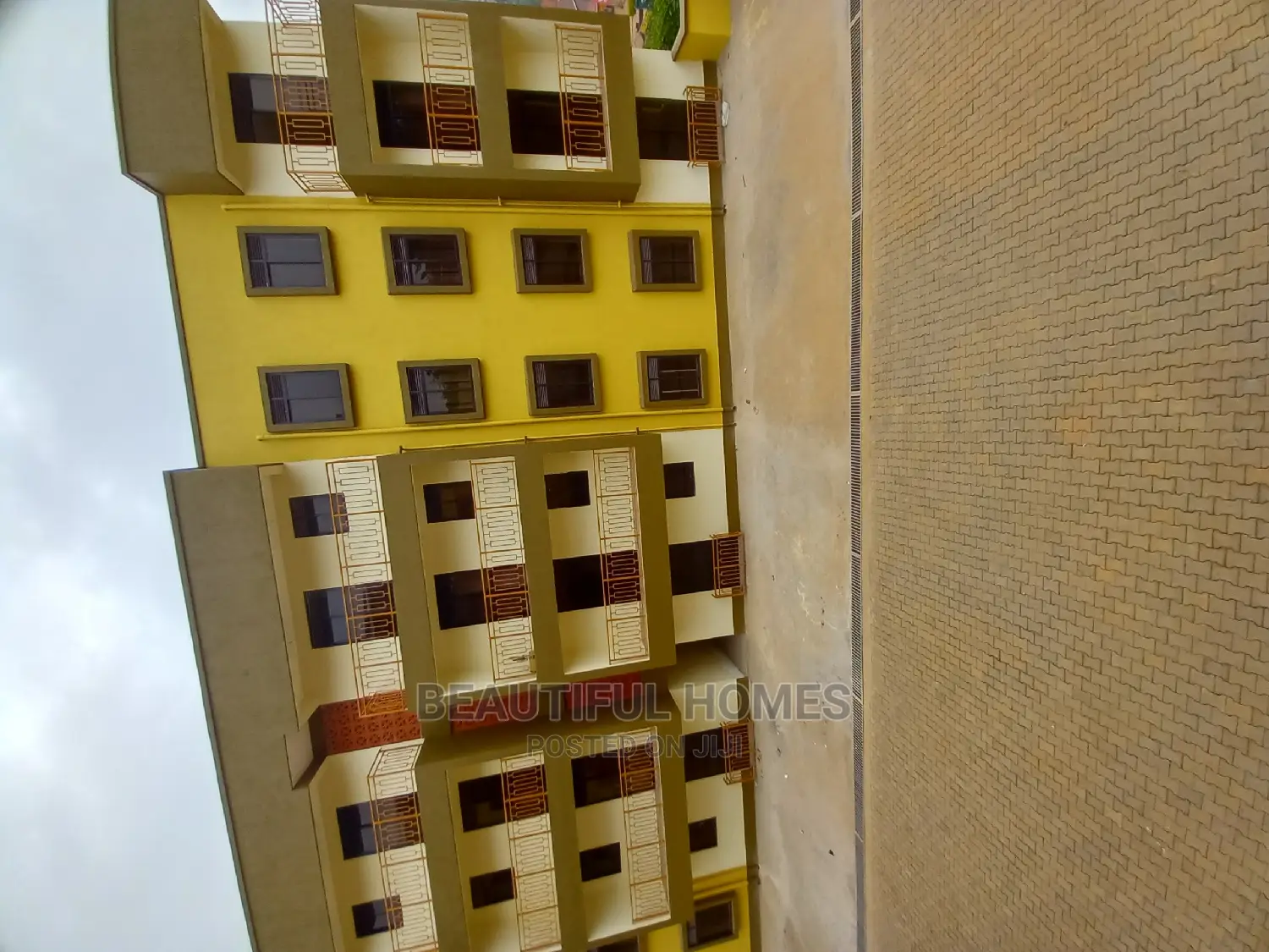 Furnished 3bdrm Condo in Kisaasi Tarmacked, Central Division for Sale
