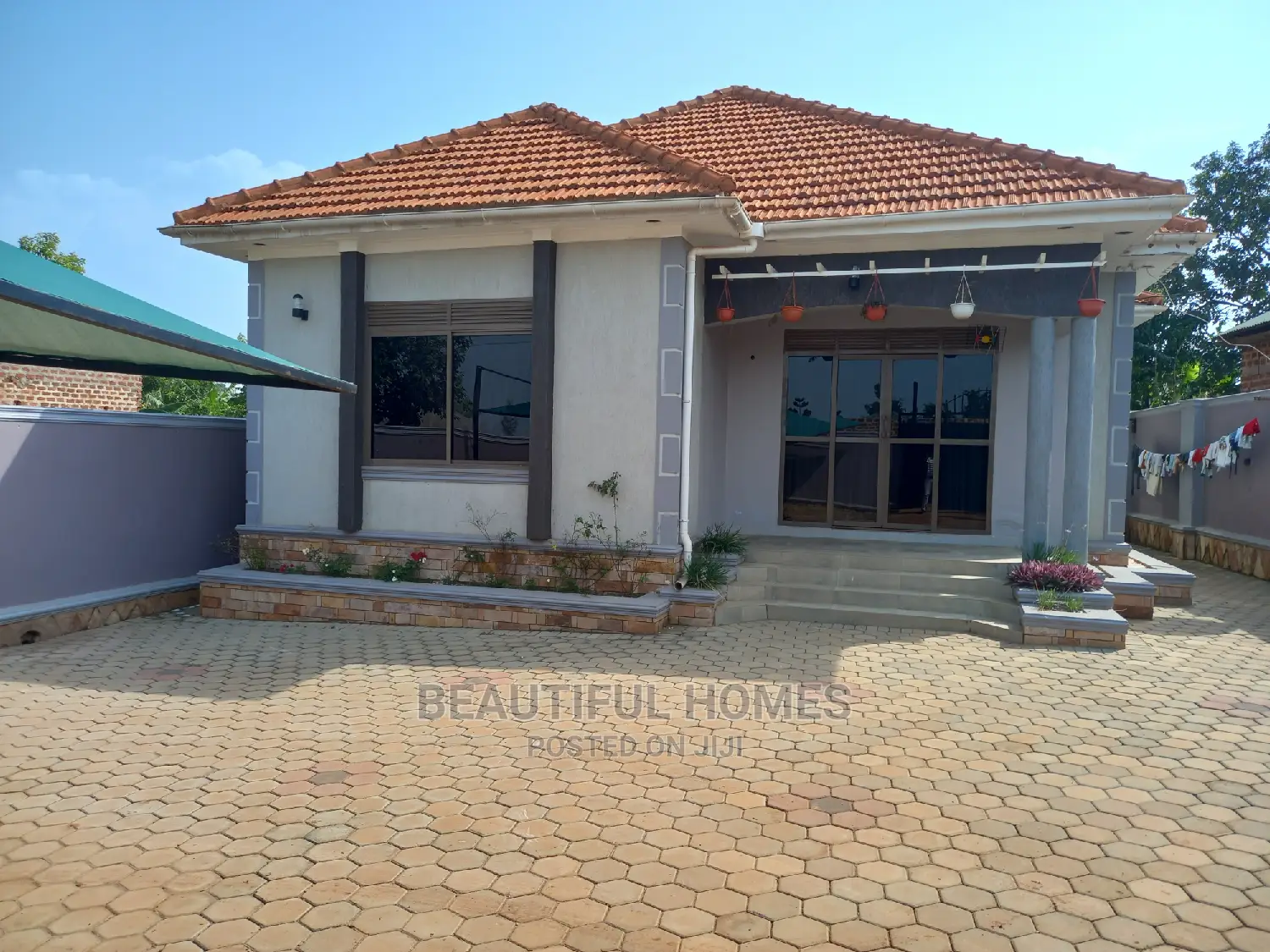 Furnished 4bdrm Bungalow in Kira Nakwero for Sale