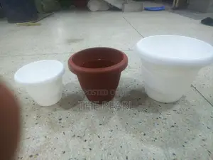 Diferent Sized Flower Pots