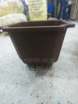 Squared Plastic Flower Pots