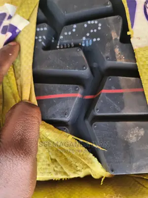 11r22.5 Tyre Behind