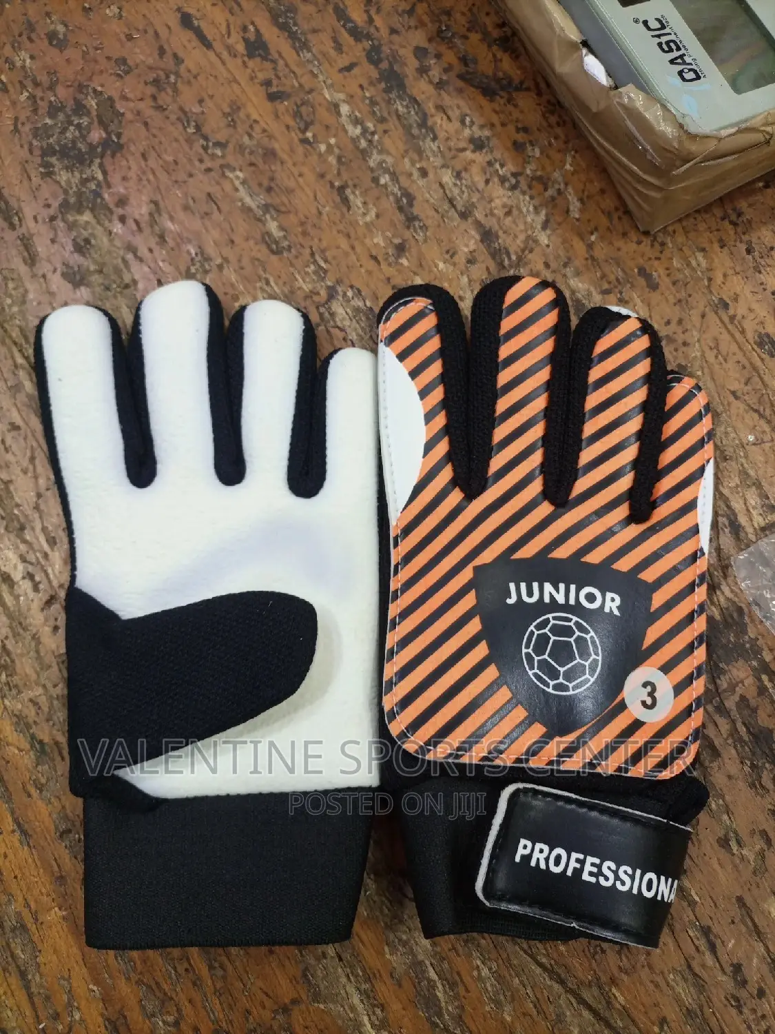 Football Goal Keeper Gloves Original Material