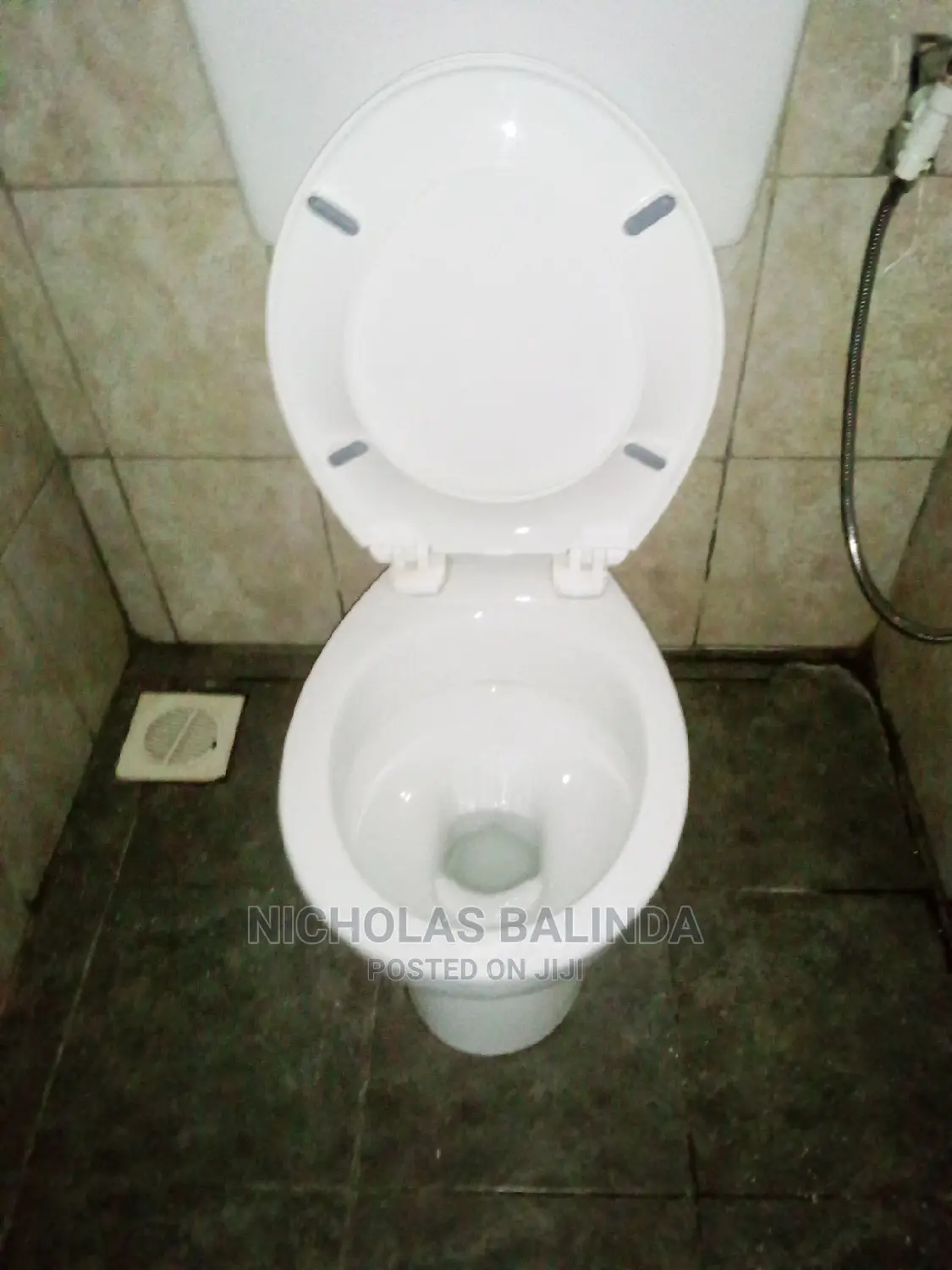 We Make Your Wash Rooms Look Clean and House as Usual