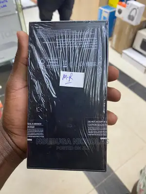 New Samsung Galaxy S22 5G 256 GB Black