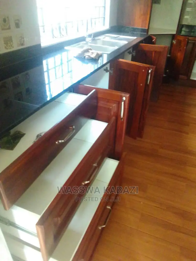 6bdrm Bungalow in Makindye for Sale