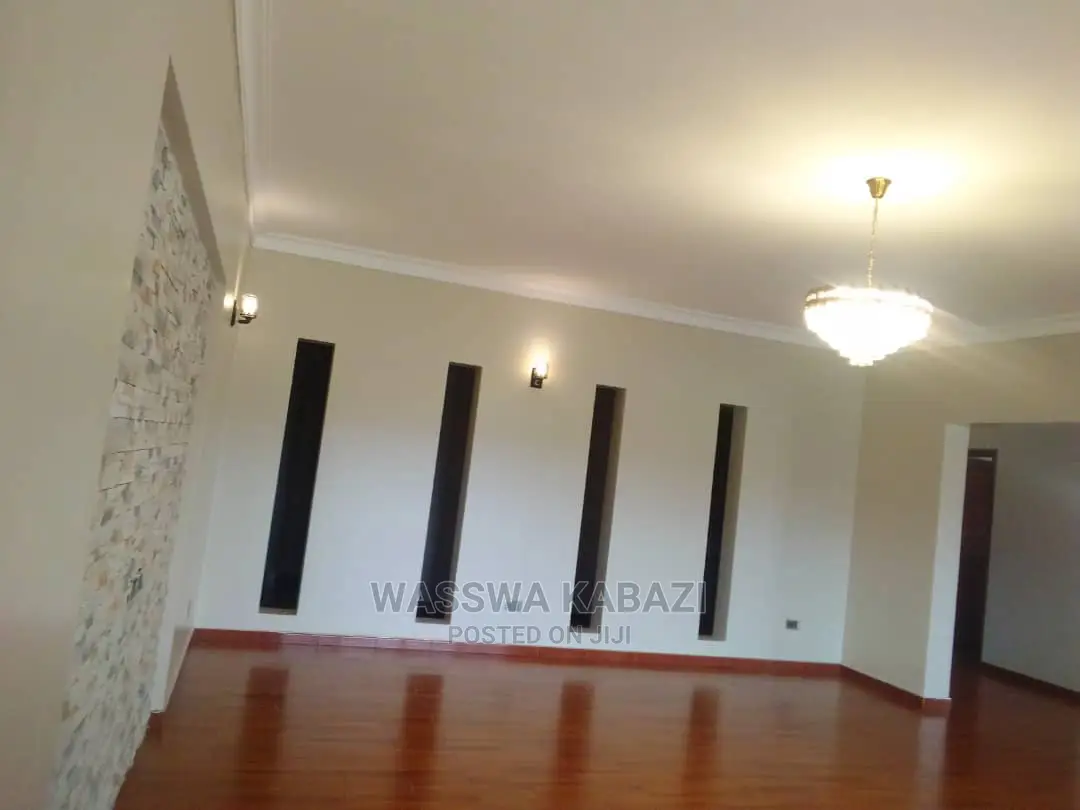 6bdrm Bungalow in Makindye for Sale