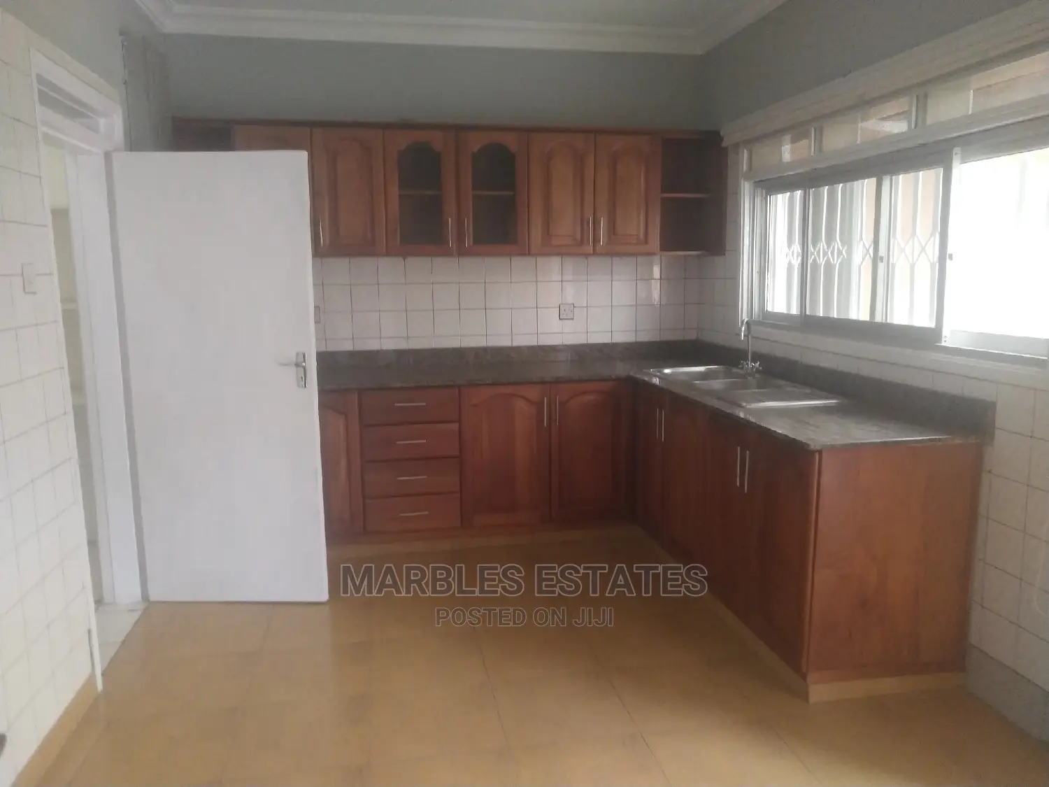 3bdrm Bungalow in Kololo, Central Division for Rent