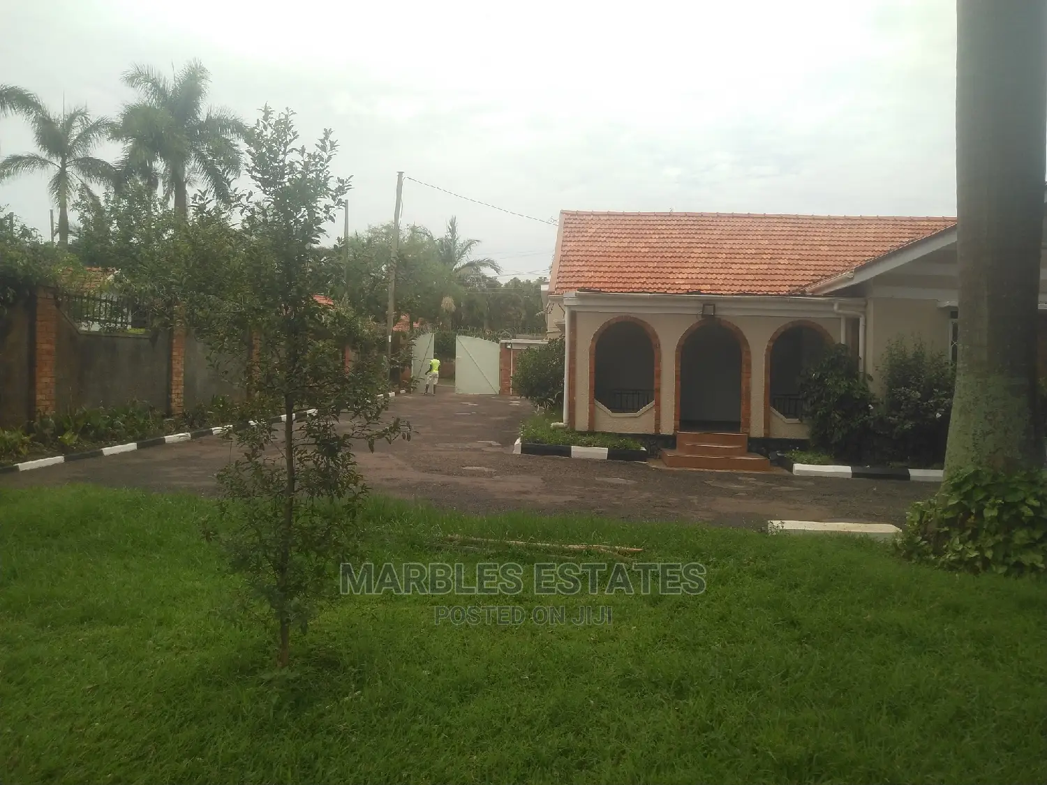 3bdrm Bungalow in Kololo, Central Division for Rent