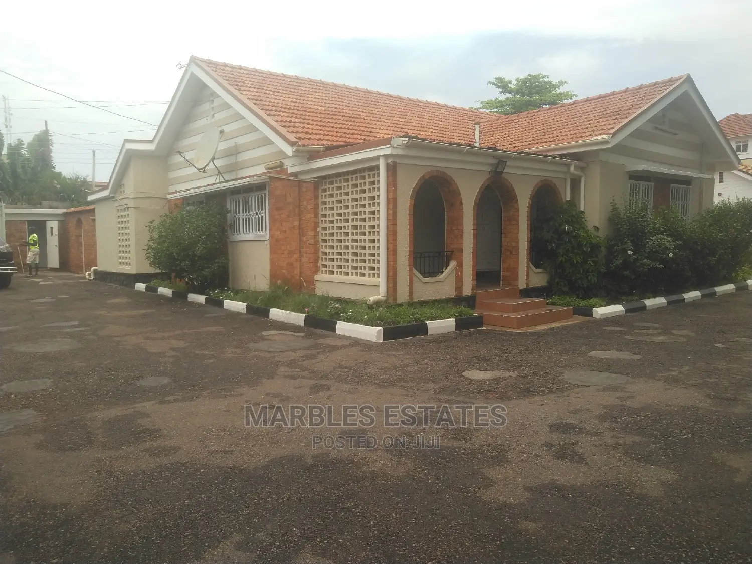 3bdrm Bungalow in Kololo, Central Division for Rent