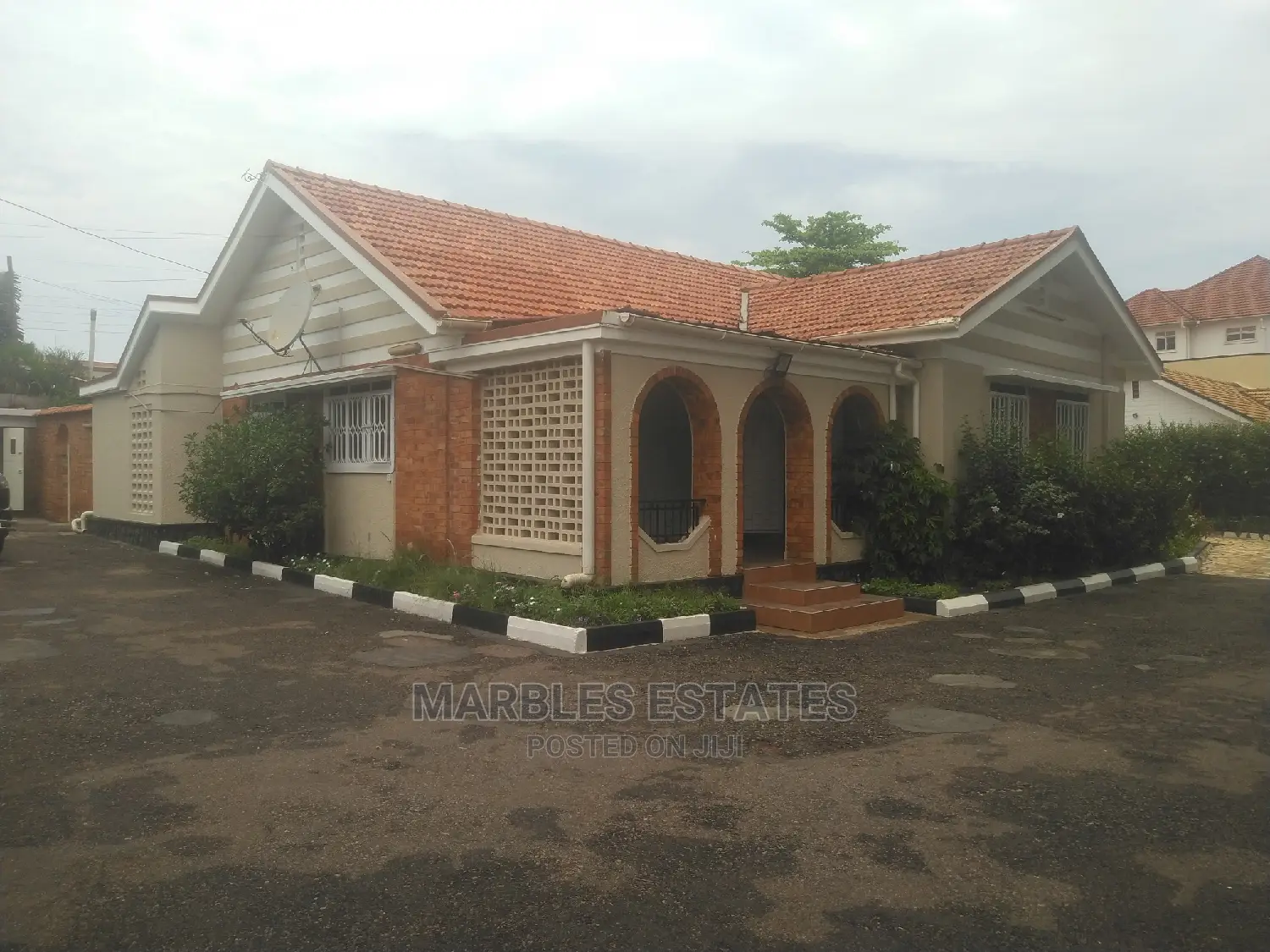 3bdrm Bungalow in Kololo, Central Division for Rent