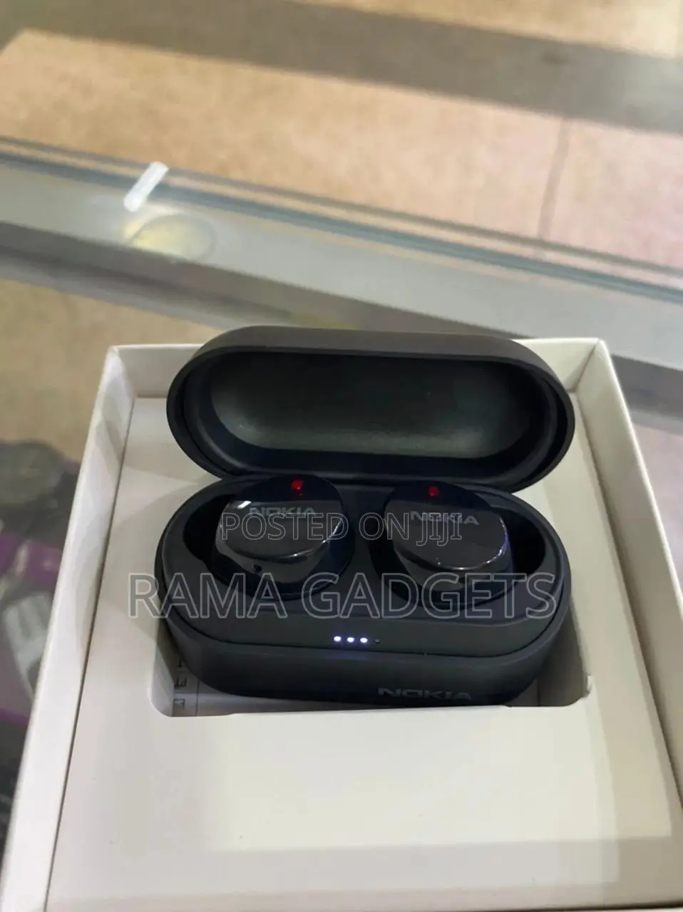 Power Earbuds Lit