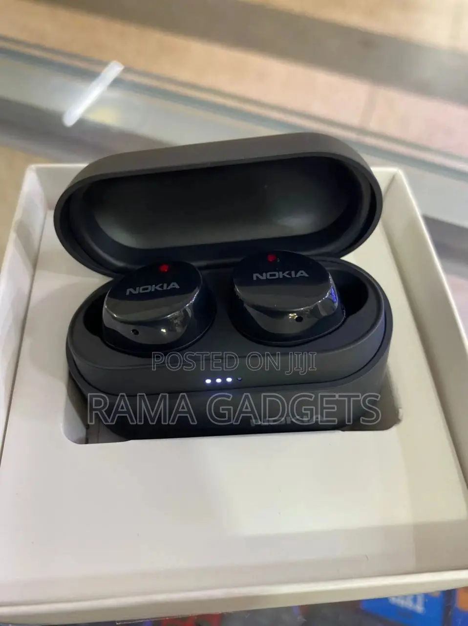 Power Earbuds Lit
