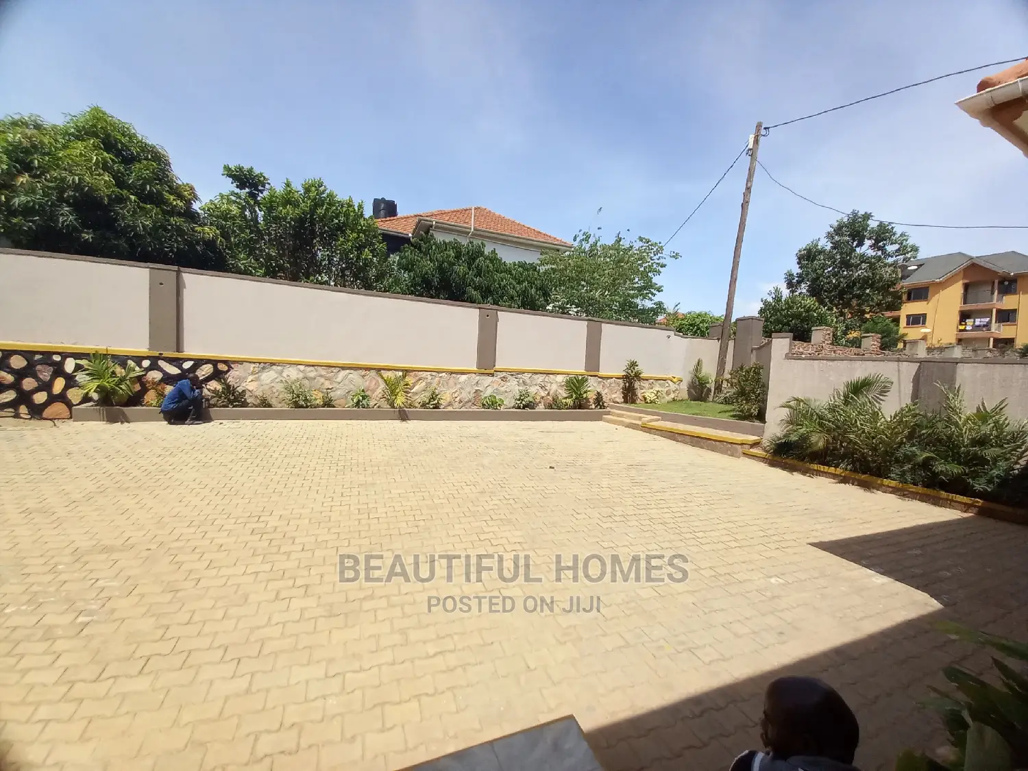 Furnished 4bdrm Bungalow in Kira Mamemerito for Sale