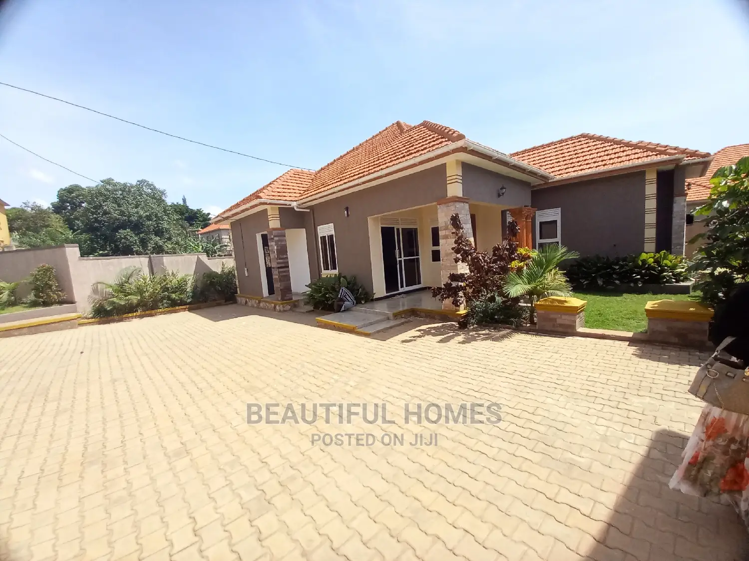 Furnished 4bdrm Bungalow in Kira Mamemerito for Sale