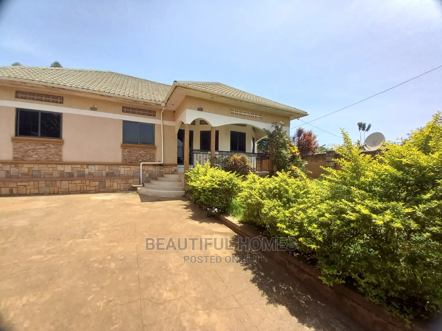 Furnished 4bdrm Bungalow in Kira Corporates for Sale