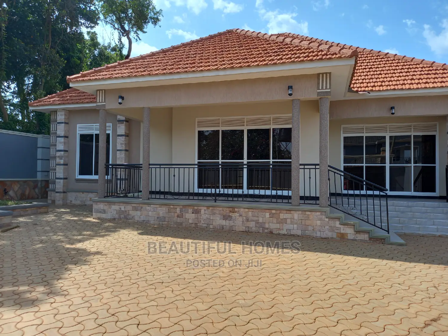 Furnished 4bdrm Bungalow in Kira for Sale