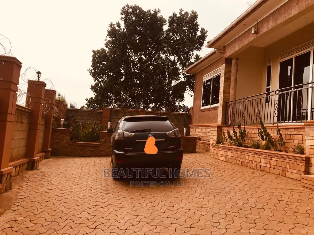 Furnished 4bdrm House in Kira for Sale