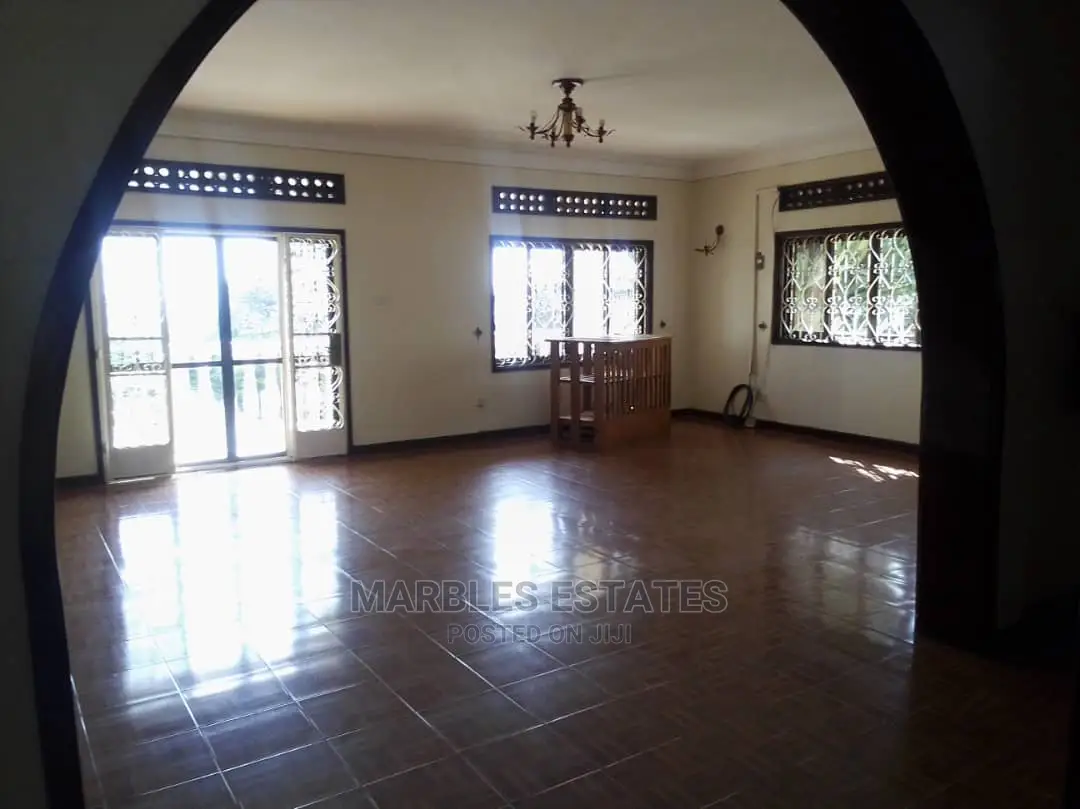 10bdrm House in Mbuya, Central Division for Rent