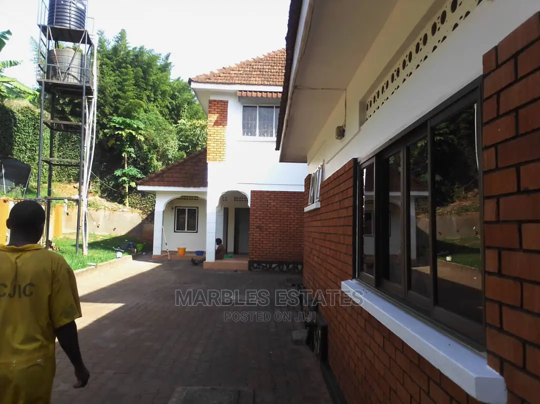 10bdrm House in Mbuya, Central Division for Rent