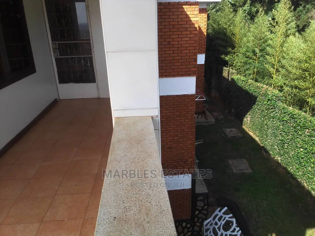 10bdrm House in Mbuya, Central Division for Rent