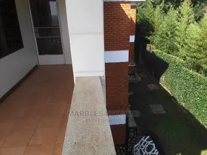 10bdrm House in Mbuya, Central Division for Rent