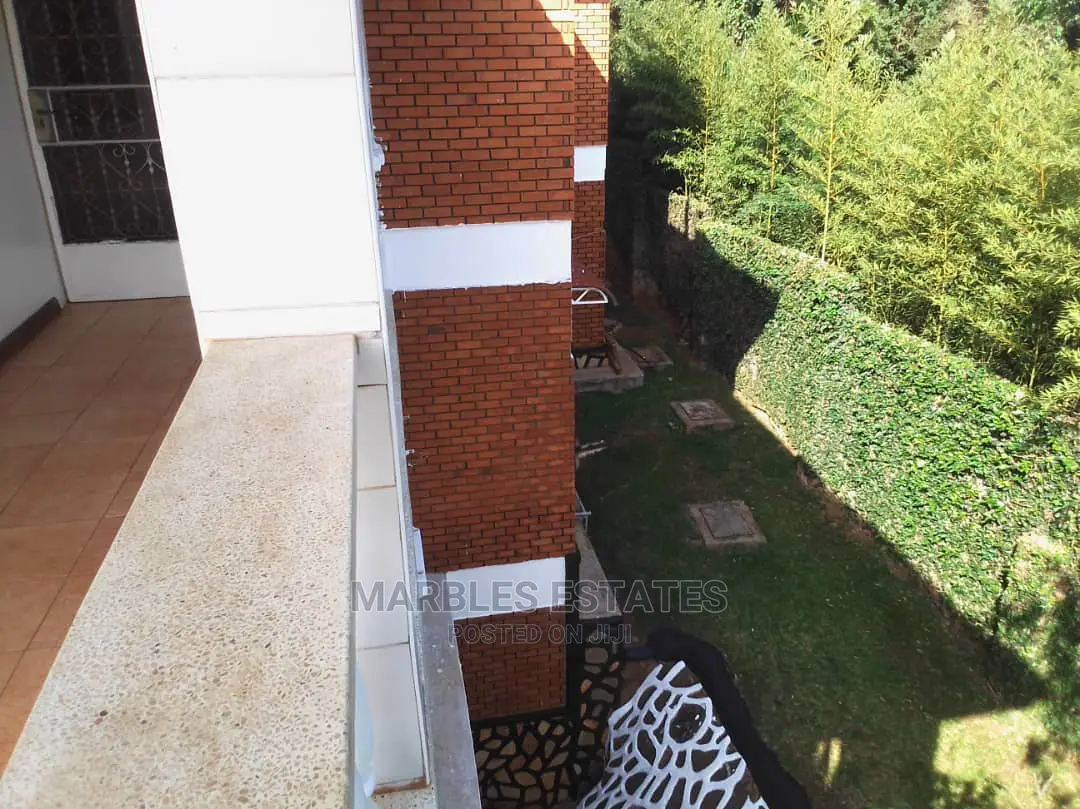 10bdrm House in Mbuya, Central Division for Rent