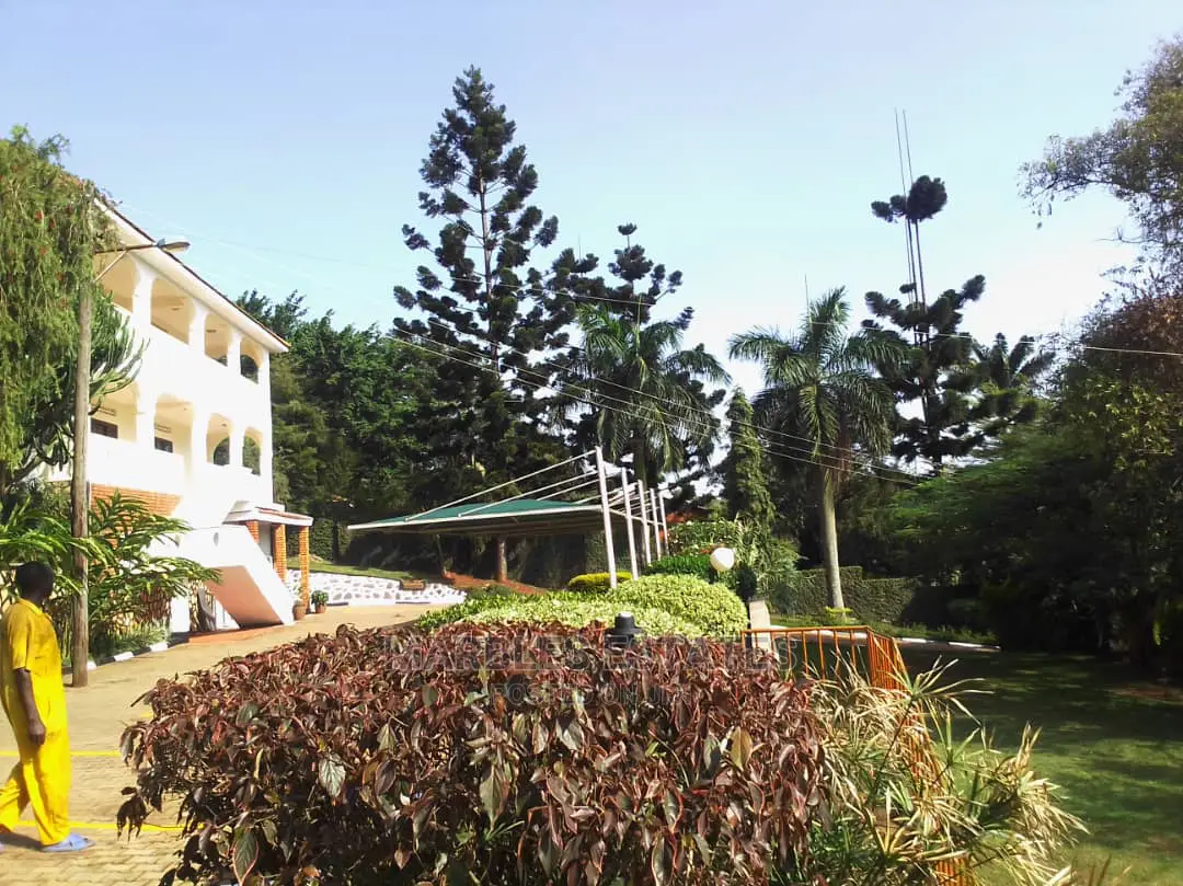 10bdrm House in Mbuya, Central Division for Rent