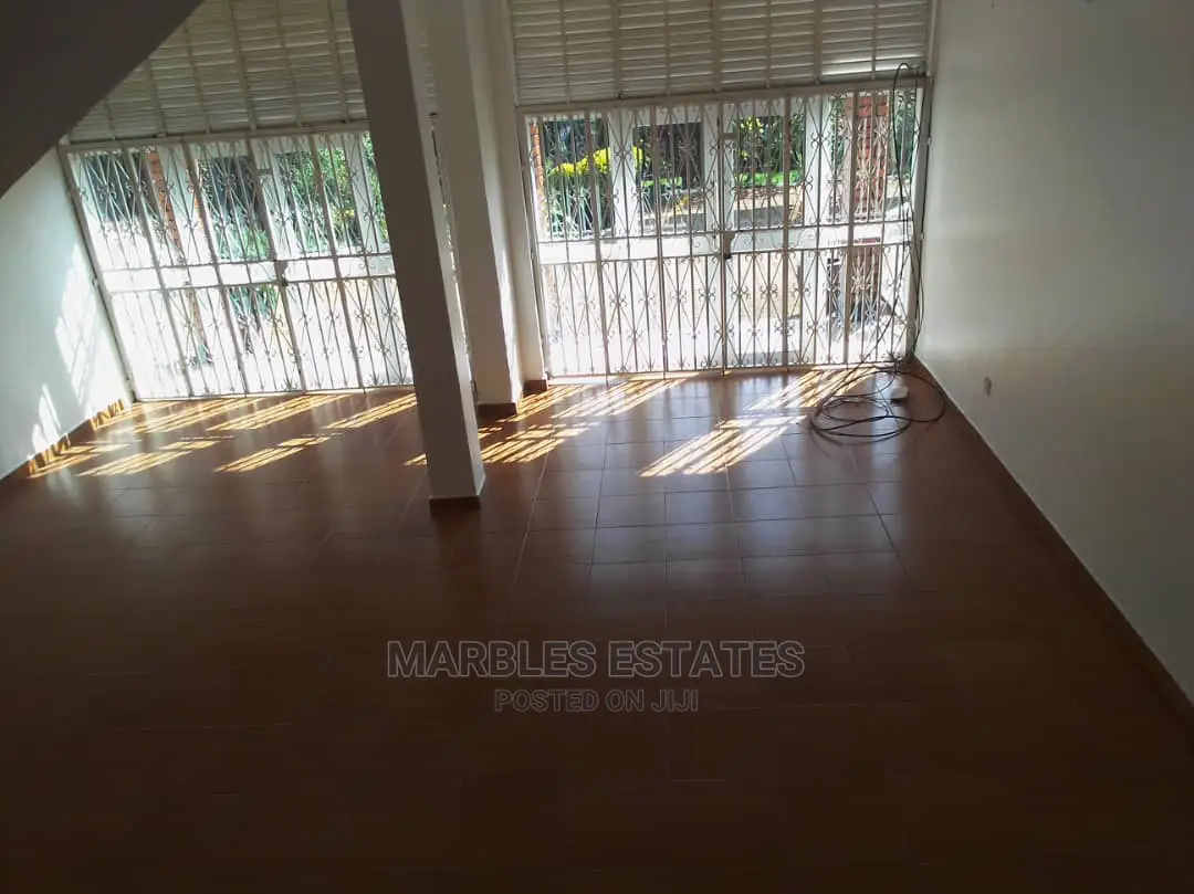 10bdrm House in Mbuya, Central Division for Rent