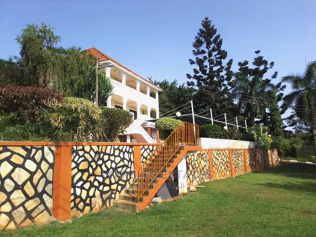 10bdrm House in Mbuya, Central Division for Rent