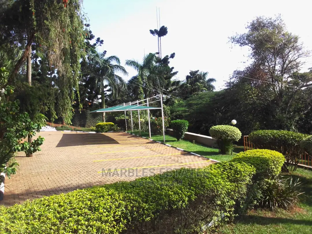 10bdrm House in Mbuya, Central Division for Rent