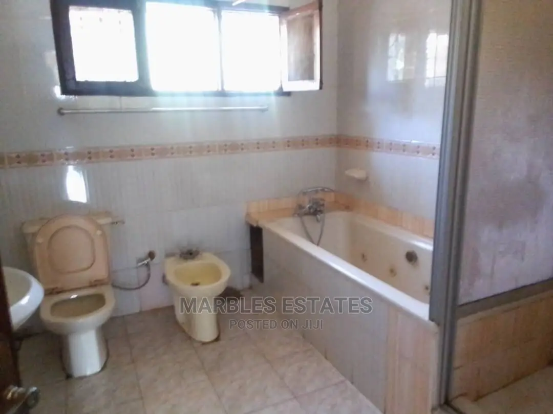 10bdrm House in Mbuya, Central Division for Rent