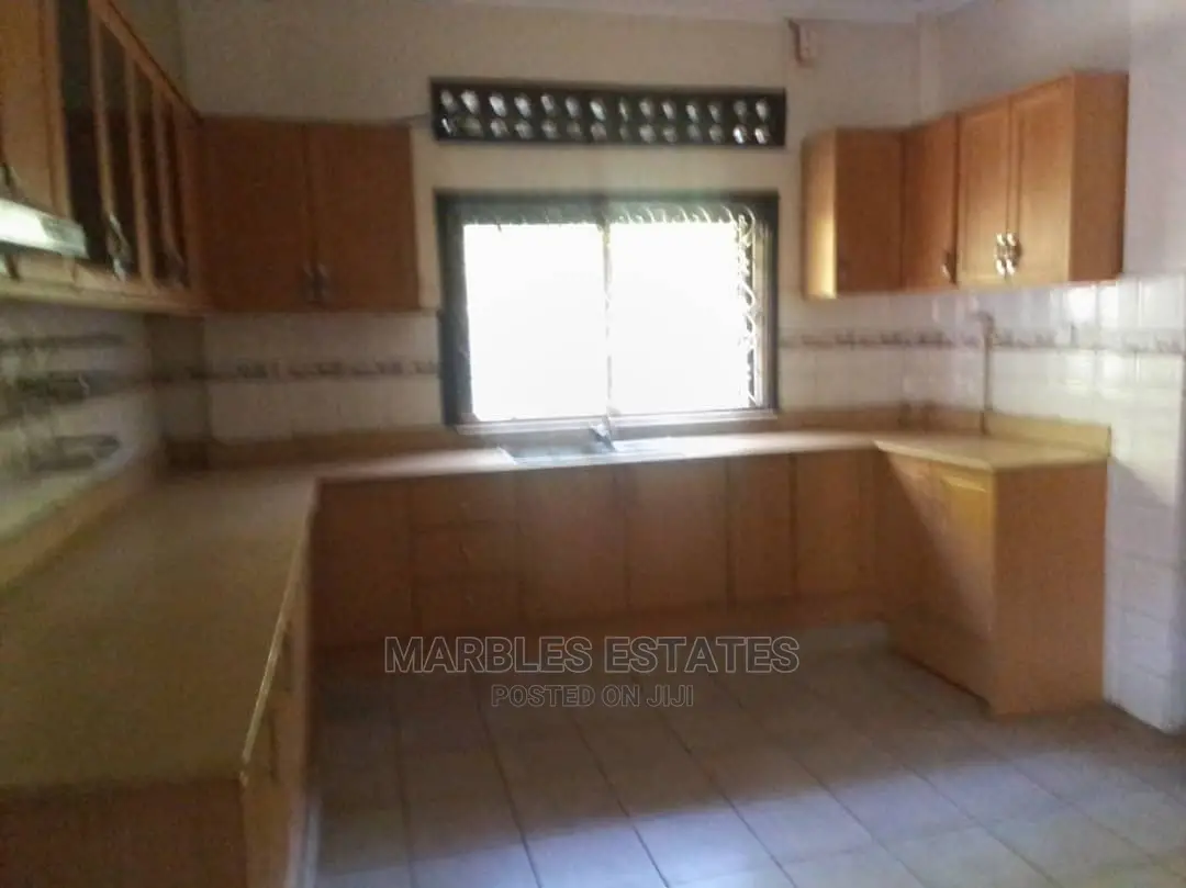 10bdrm House in Mbuya, Central Division for Rent