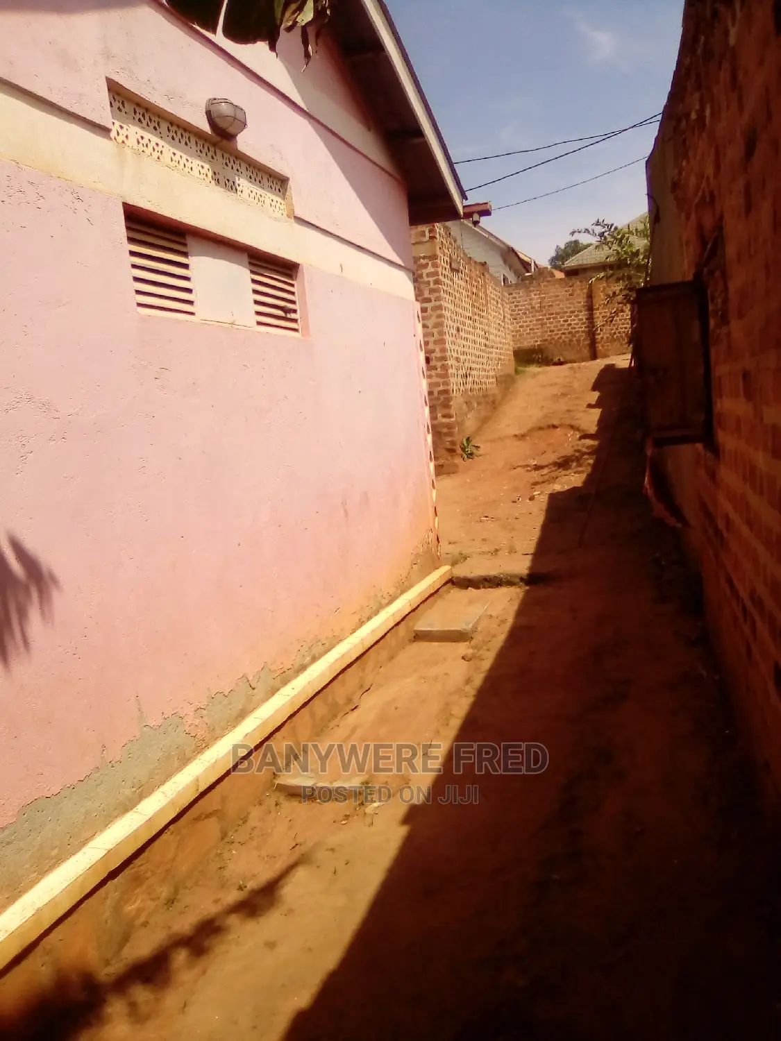 Furnished 3bdrm Bungalow in Zubaili Estate, Kira for Sale