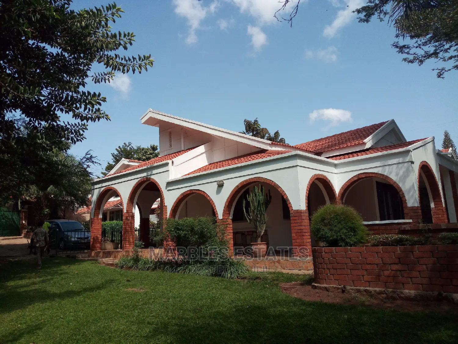 4bdrm Apartment in Central Division for Rent