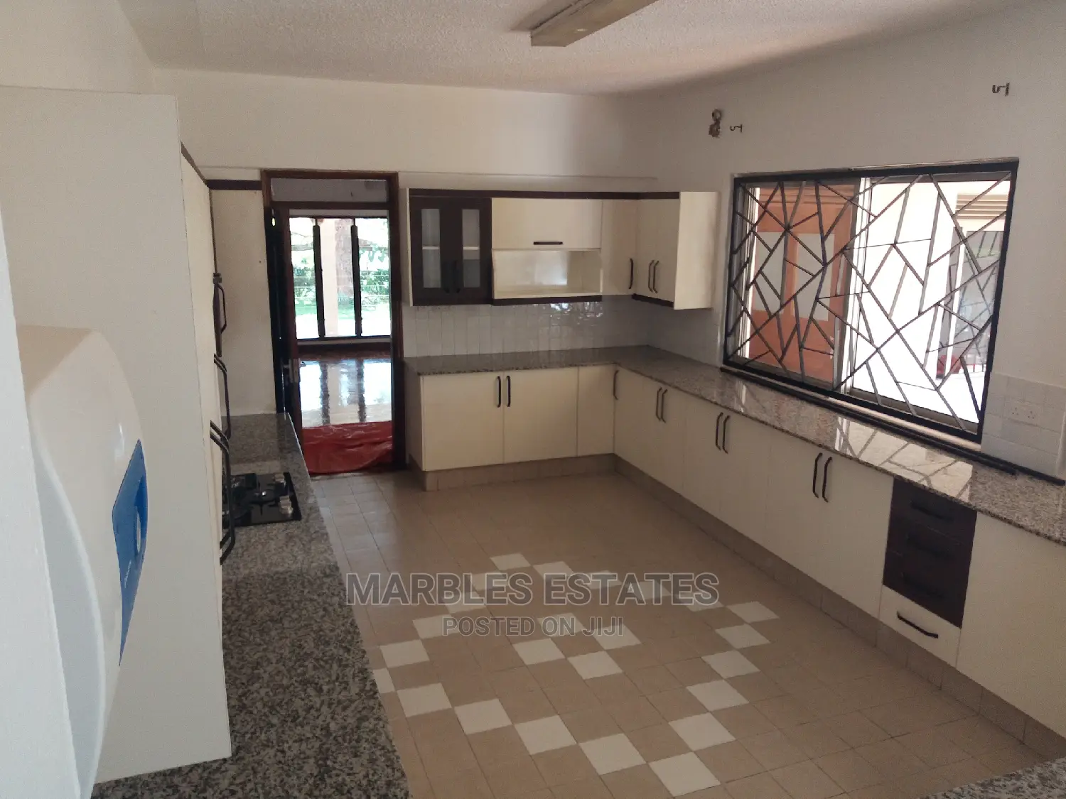 4bdrm Apartment in Central Division for Rent