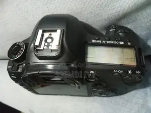 CANON EOS 5D Mark Iii Body Only.