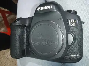 CANON EOS 5D Mark Iii Body Only.